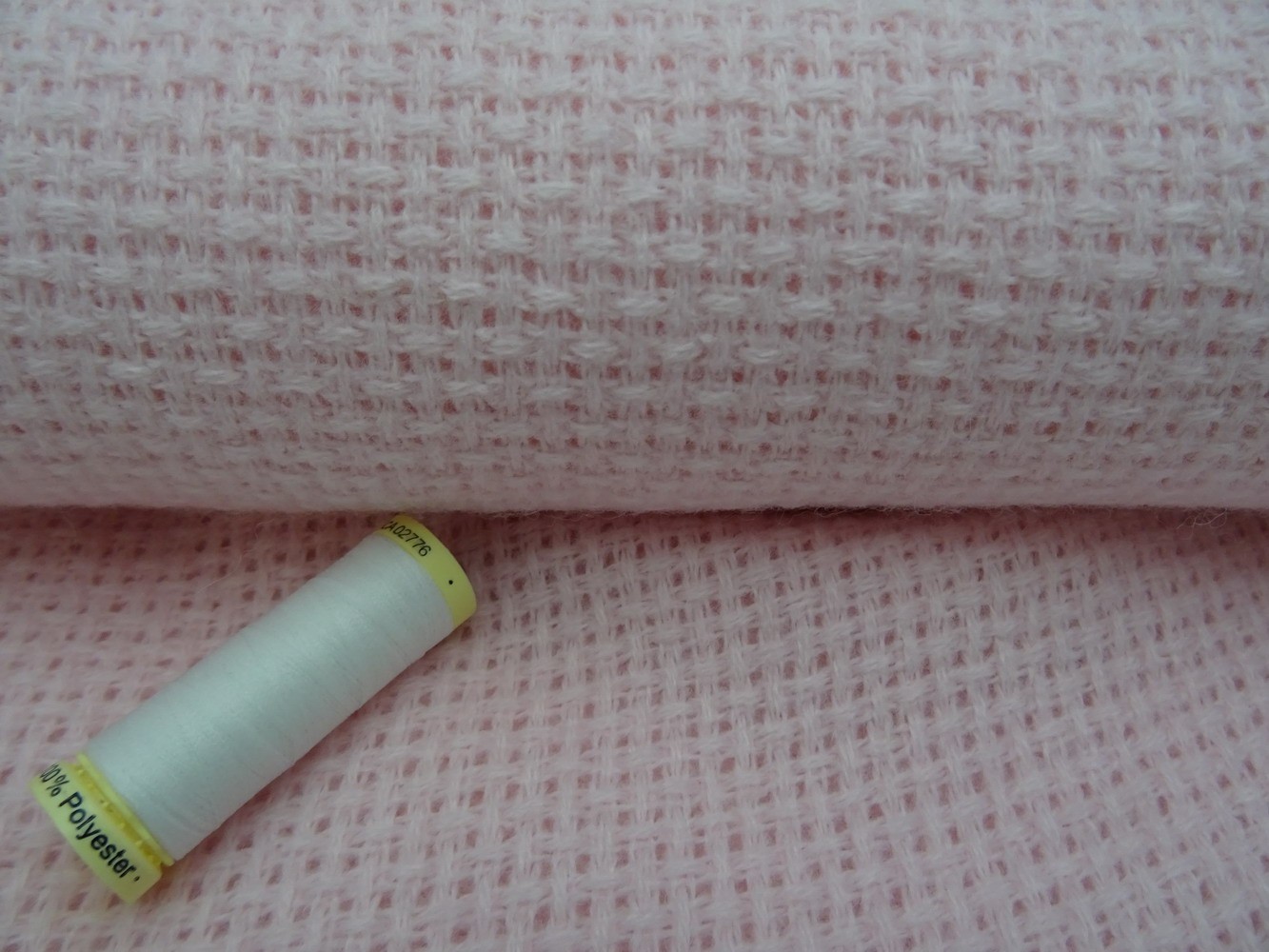 Tela aida lana colore Rosa altezza 150 cm.
